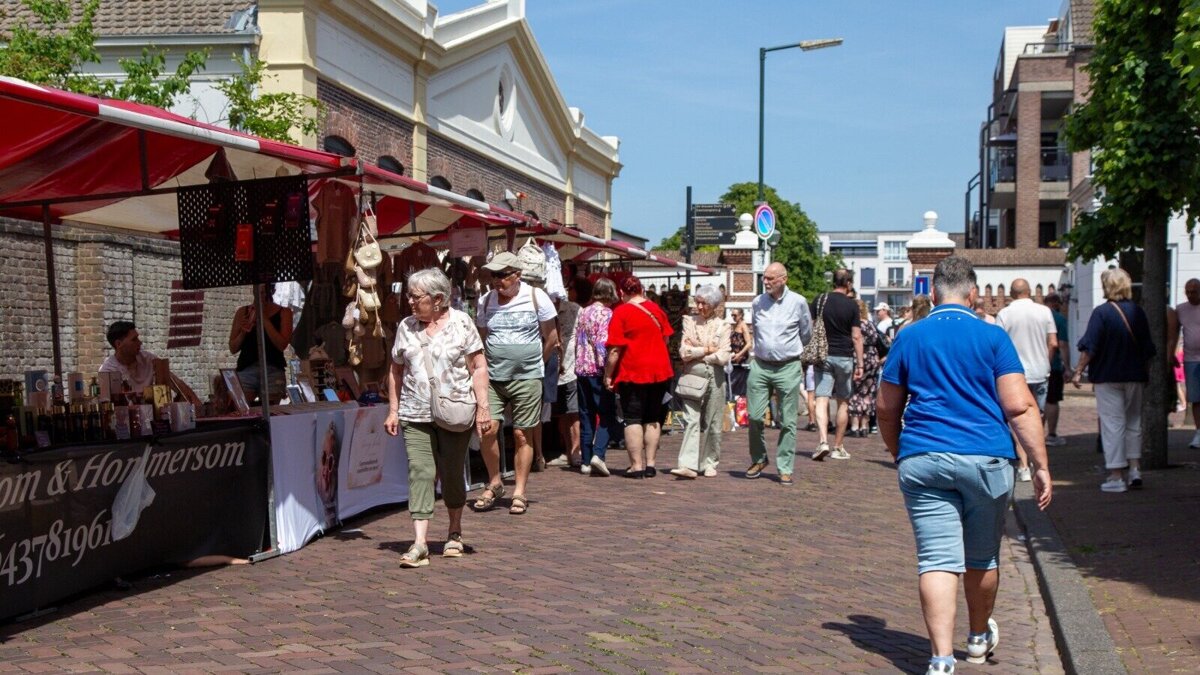 Pinkstermarkt 4.jpeg