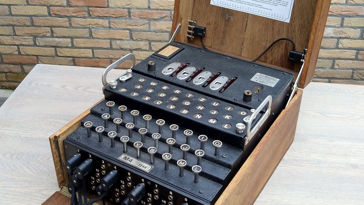 Enigma M-4 voor publicatie.jpg