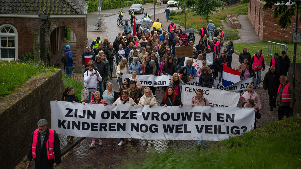 Vrouwenmars tegen azc's asielopvang protest