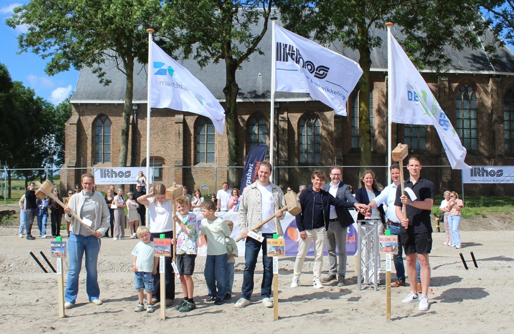 Feestelijke viering start bouw dorpshart Zwartewaal