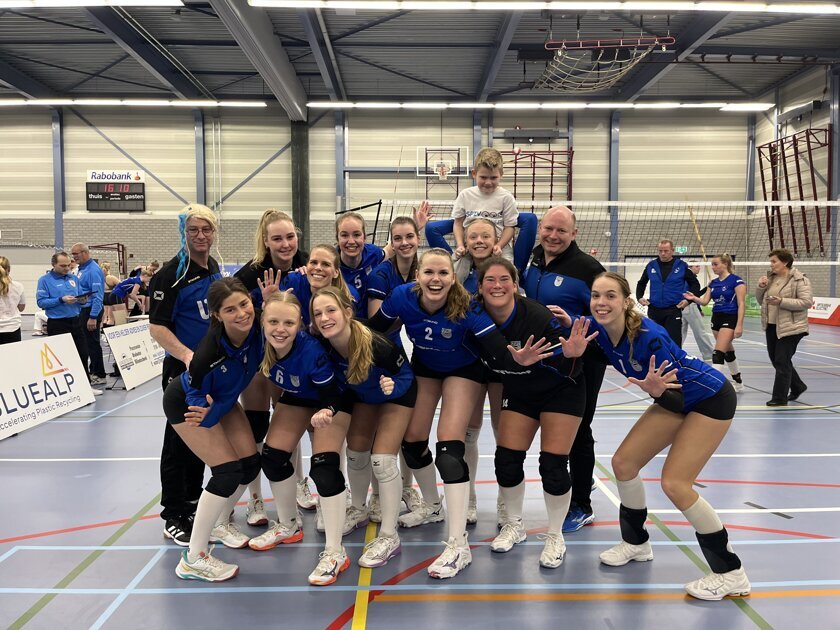 Spivo dames 1 neemt 5 belangrijke punten mee naar Spijkenisse
