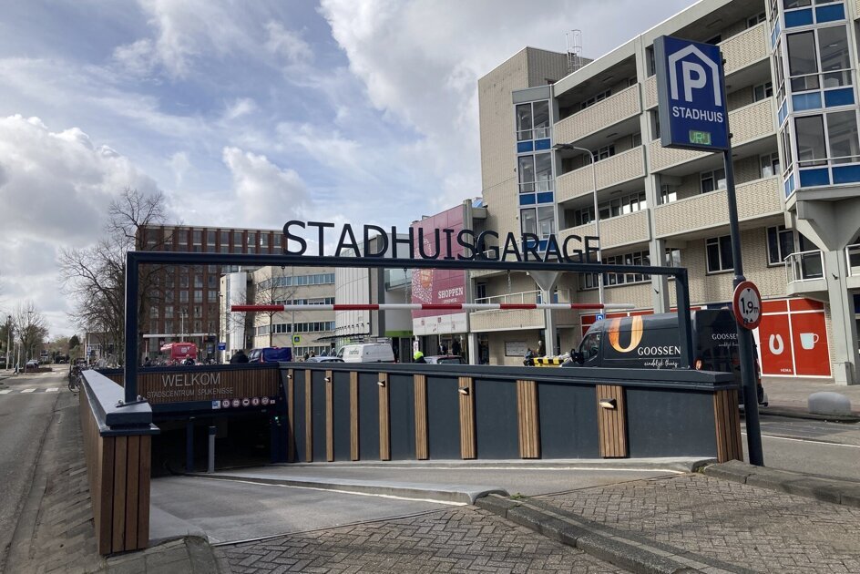 Ingang Stadhuisgarage vernieuwd
