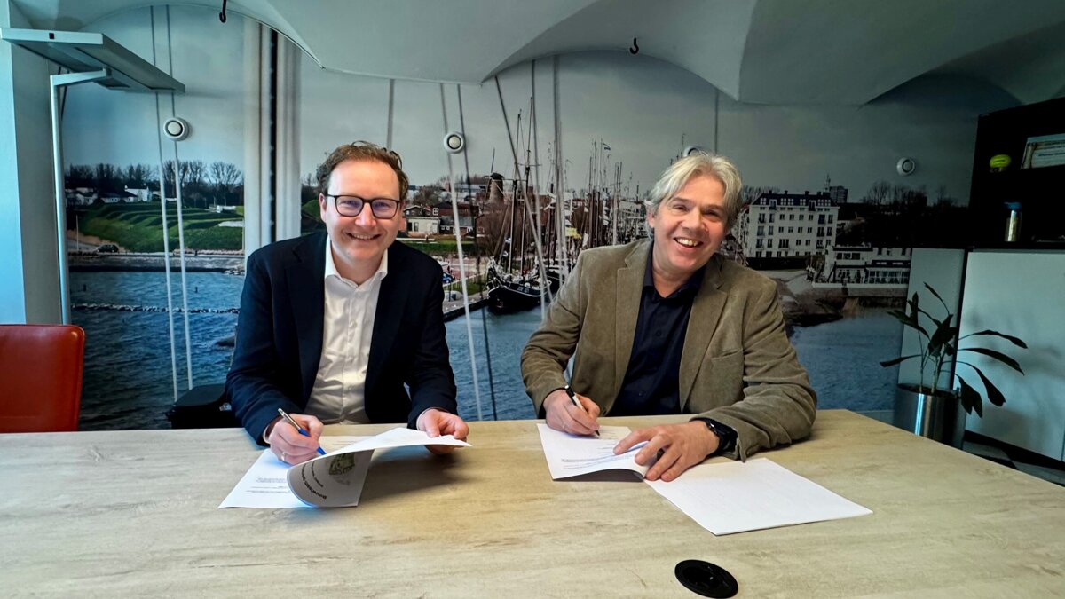 Ondertekening bouw aula Oostvoorne.jpg