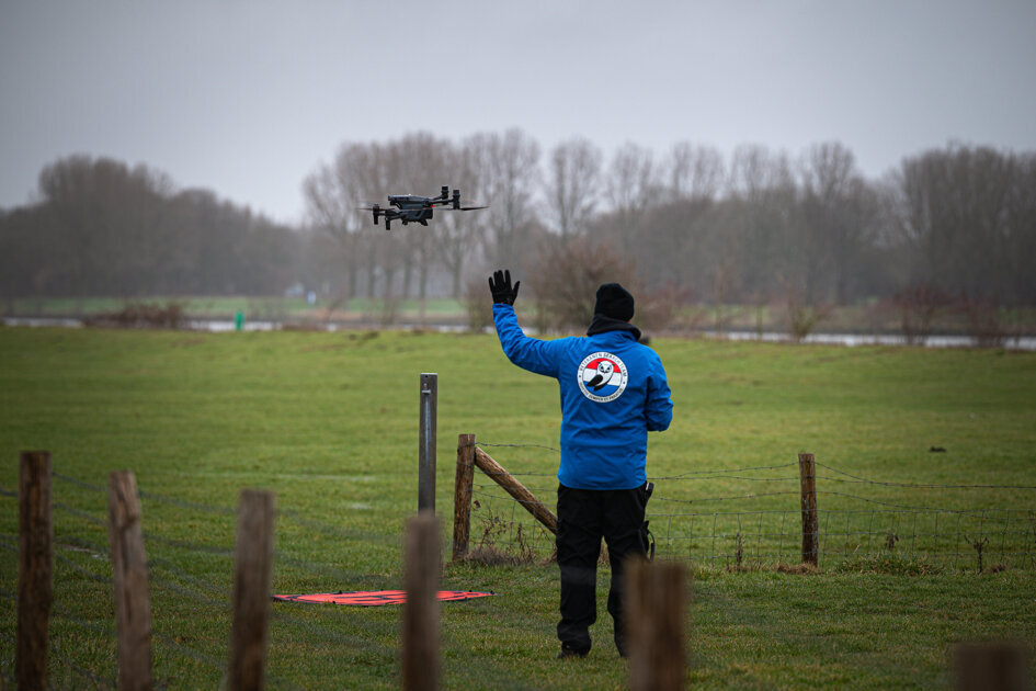 VST zoekt naar vermiste taxichauffeur op het Spui