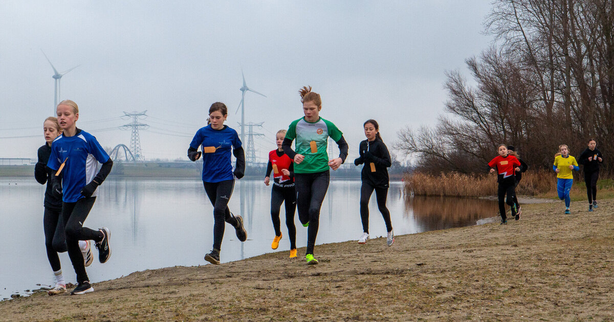 Voorne Atletiek kijkt tevreden terug op geslaagde crosswedstrijd
