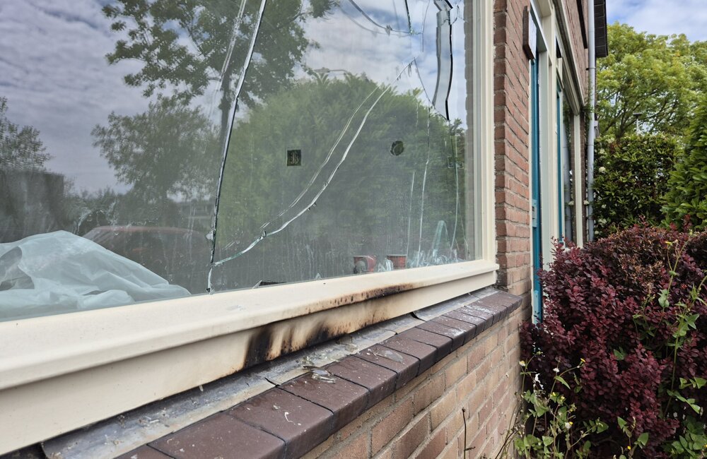 Schade door brandbom Reede Brielle.jpg